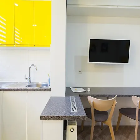 комфортні мині-апартаменти студіо на юлії здановської Apartment